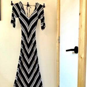 JESSICA SIMPSON Chevron Maxi Dress